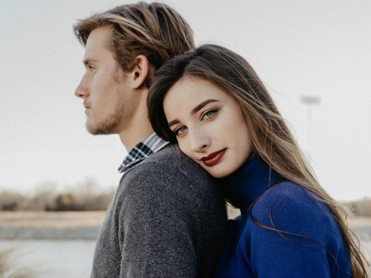 چرا شوهرم با کار کردن من مخالفت می‌کند؟
